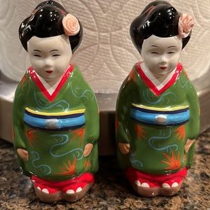 NEW salt and Pepper Shakers pair of Japanese Geisha.